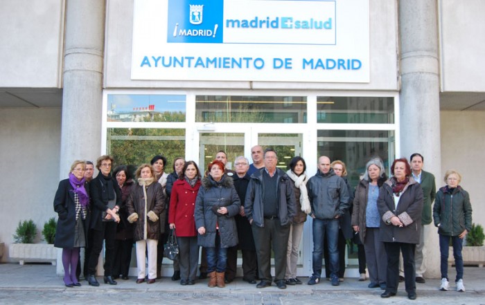 Trabajadores frente a la sede de Madrid Salud