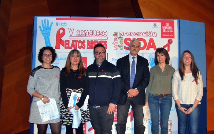 Antonio Prieto con los ganadores y finalistas del Concurso de Relatos