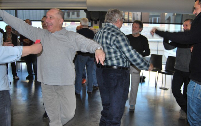 Grupo bailando