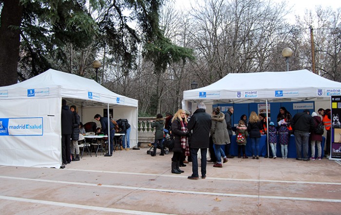 Vista general de carpas de Madrid Salud del concurso de dibujo