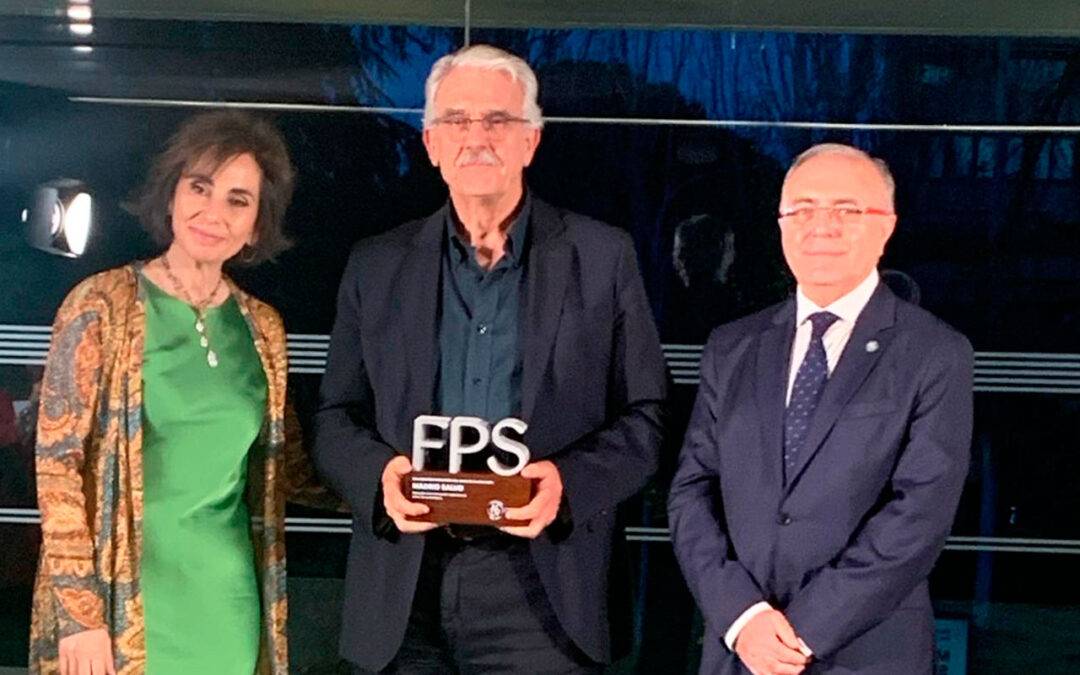 Antonio Prieto recibe el galardón a la Institución implicada en salud dermatológica