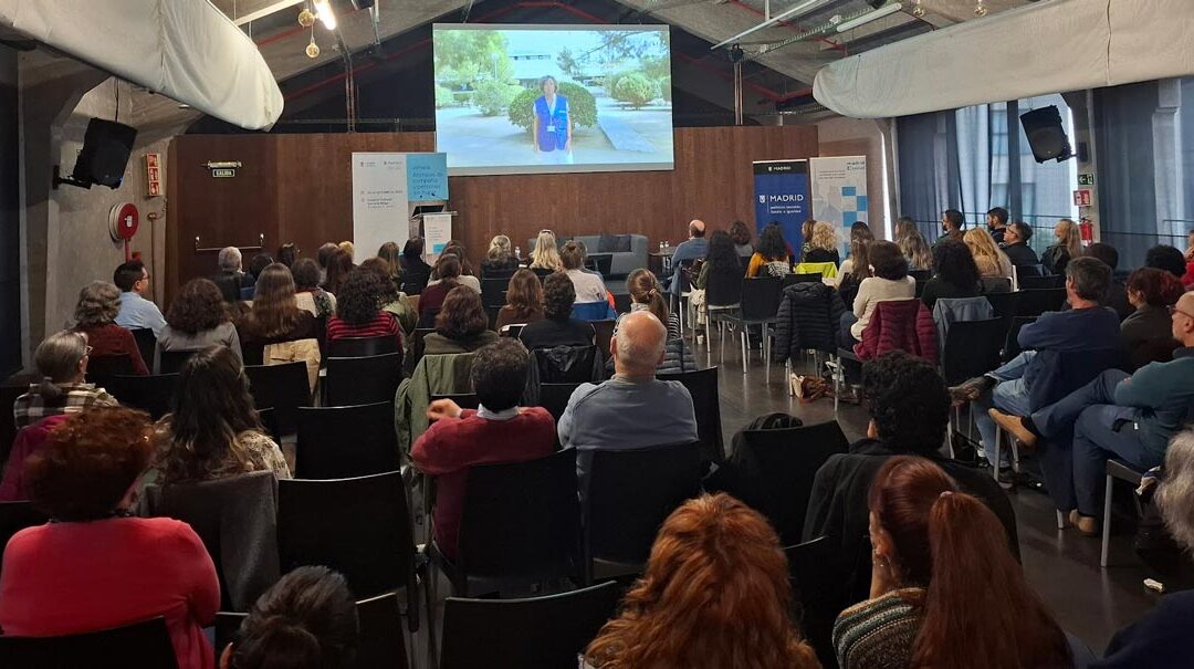 Más de un centenar de profesionales participaron en la jornada sobre animales de compañía y personas sin hogar