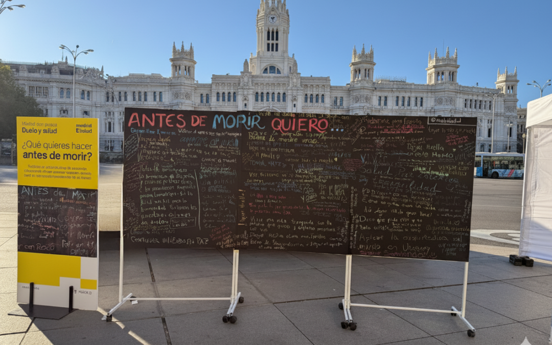 “Antes de morir quiero…”: Madrid escribe sus deseos en Cibeles para hablar de duelo y de vida